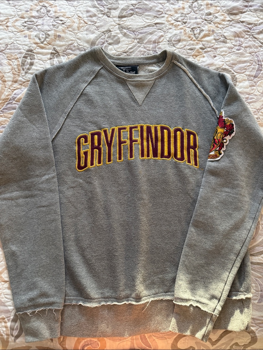 S Gryffindor Embroidered Crewneck Sweatshirt - Gray